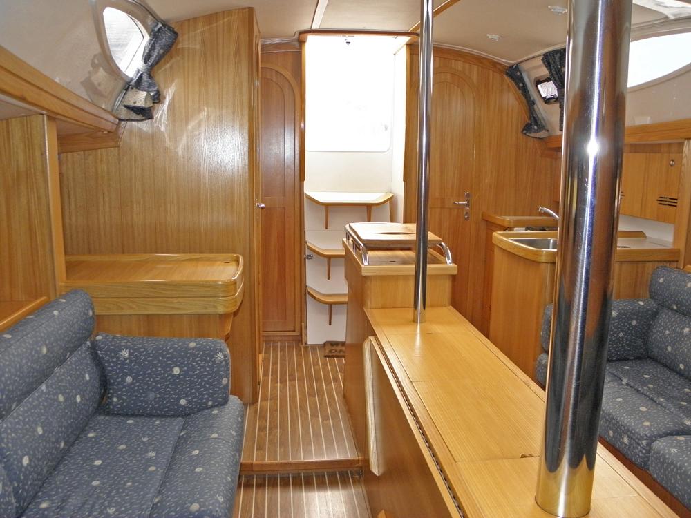 Saloon, Accommodation